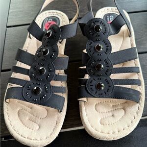 Elegant Black Strappy Sandals made by cliffs by White Mountain